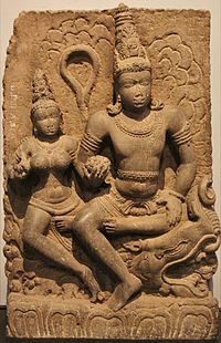 منحوتة للإله الهندوسي فارونا، تعود للقرن الثامن الميلادي، و توجد حاليا بمتحف مدينة مومباي الهندية.